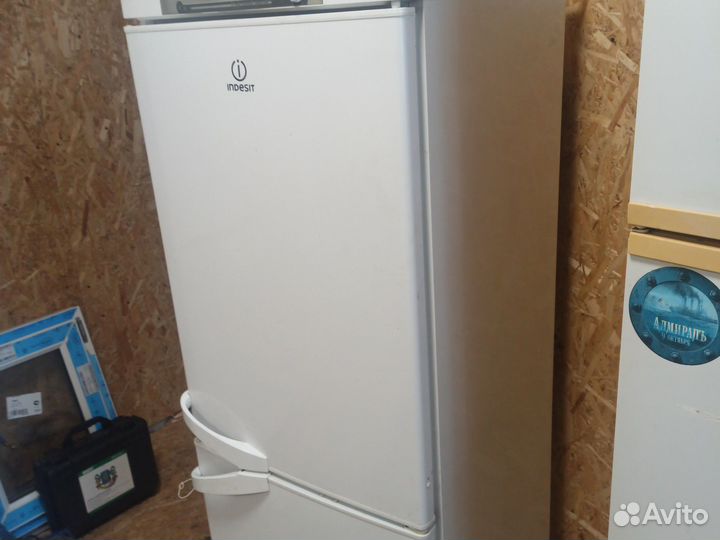 Холодильник indesit
