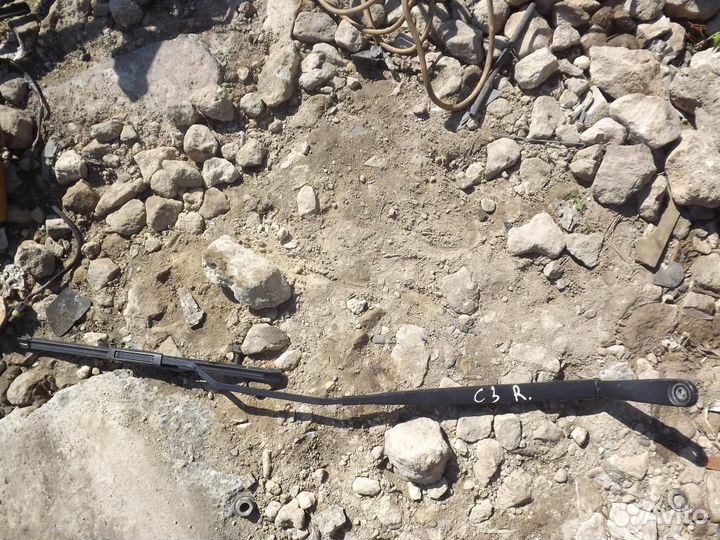 Поводок дворника переднего Ситроен С3