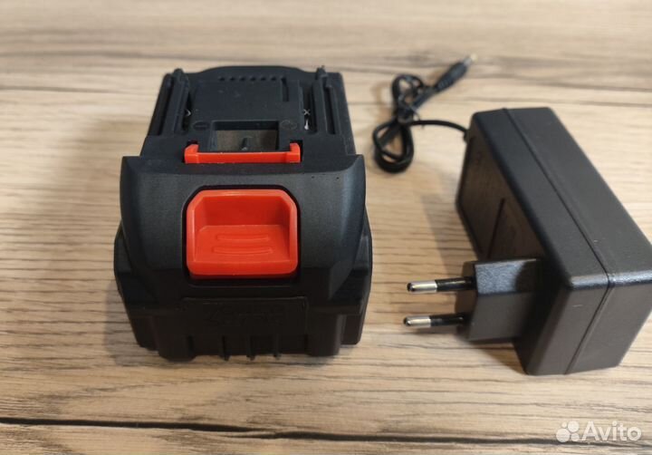 Аккумулятор makita 18v lxt 4ач новый с зарядкой