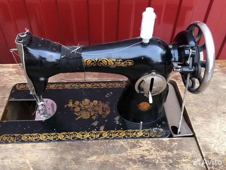 Швейная машинка Zinger