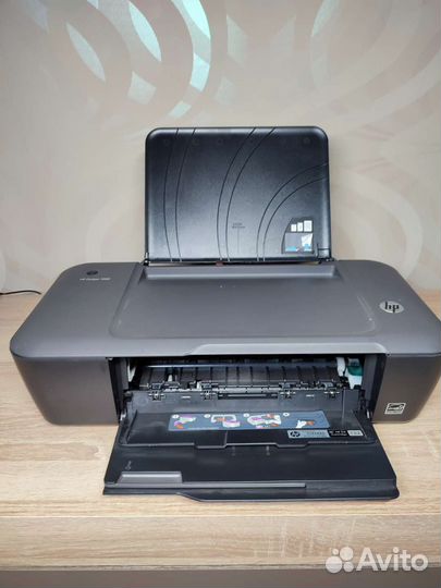 Цветной струйный принтер HP Deskjet 1000