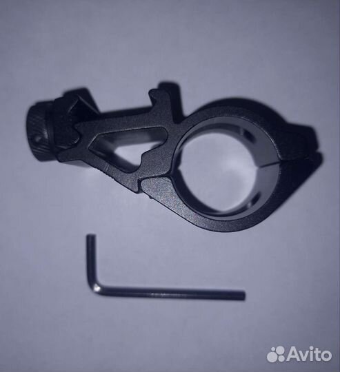 Крепление для тактического фонаря