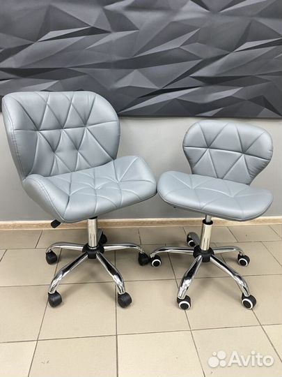 Стулья для мастера маникюра и клиента