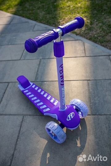 Трёхколёсный детский самокат Tech Team Lambo