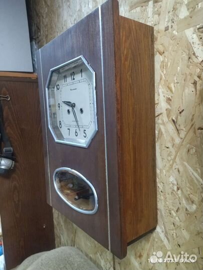 Часы настенные с боем янтарь