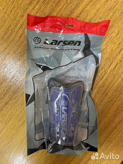 Щитки футбольные Umbro, Larsen новые, цены разные