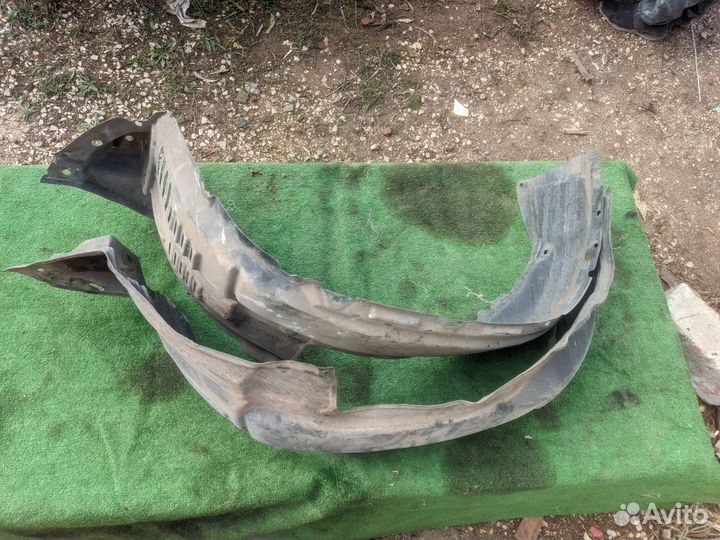 Подкрылок передний комплект Toyota Land Cruiser