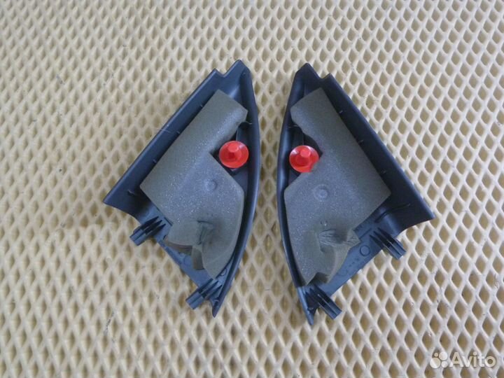 Уголок двери передней внутренний Renault Megane III 2009-2016 (802920004R 802930004R)