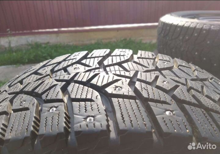 Bridgestone Blizzak Spike-02 215/65 R16 98T