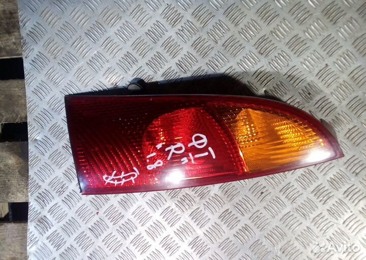 Фонарь задний правый на Форд Фокус 1