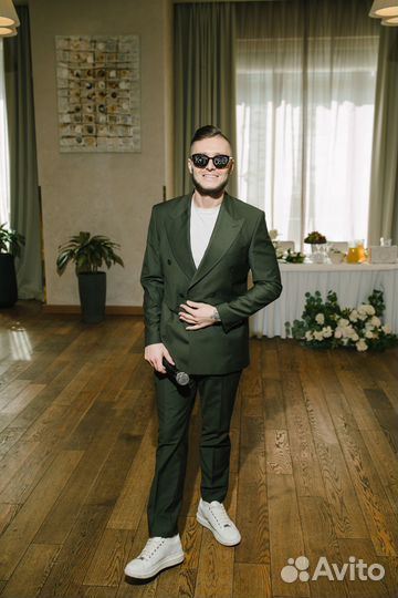 Ведущий на свадьбу + диджей + аппаратура Тамада