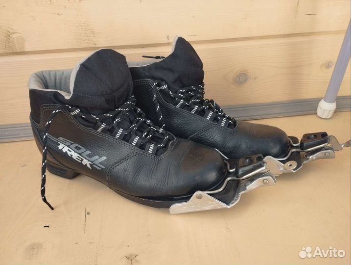 Лыжные ботинки