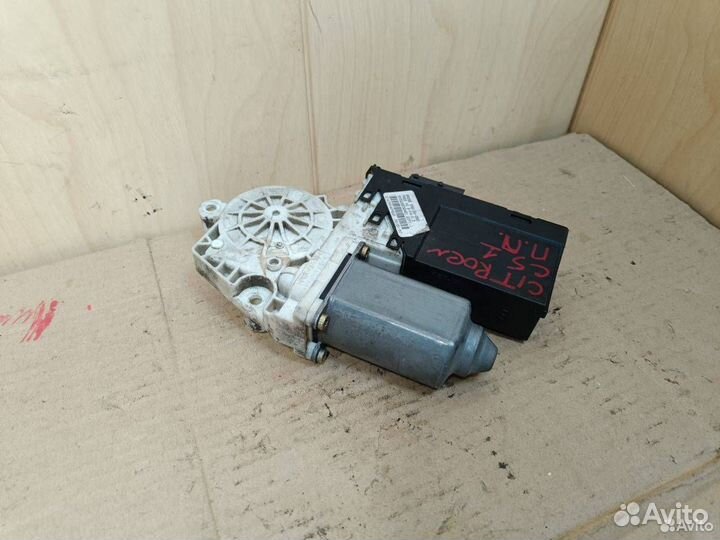 Моторчик передний правый Citroen C5 рест. 2005