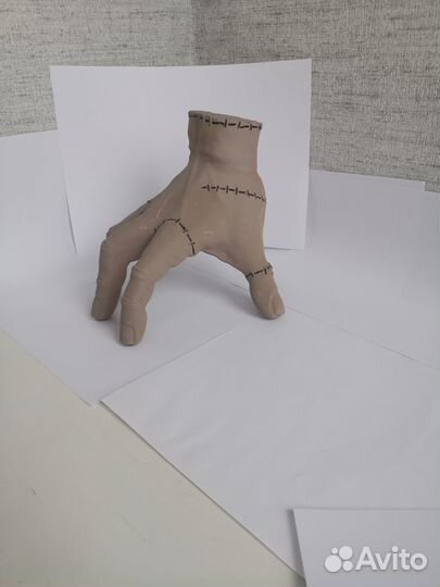 Рука вещь wednesday