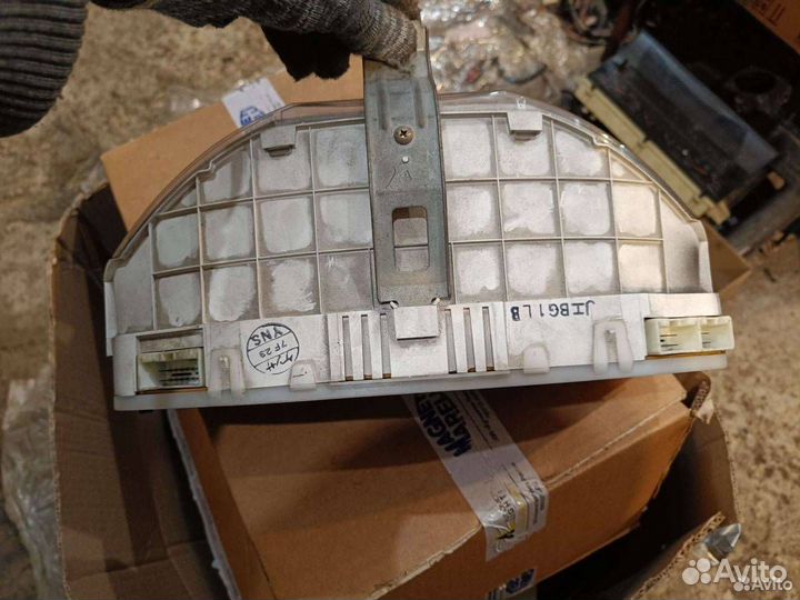 Панель приборов (щиток) Mazda 323