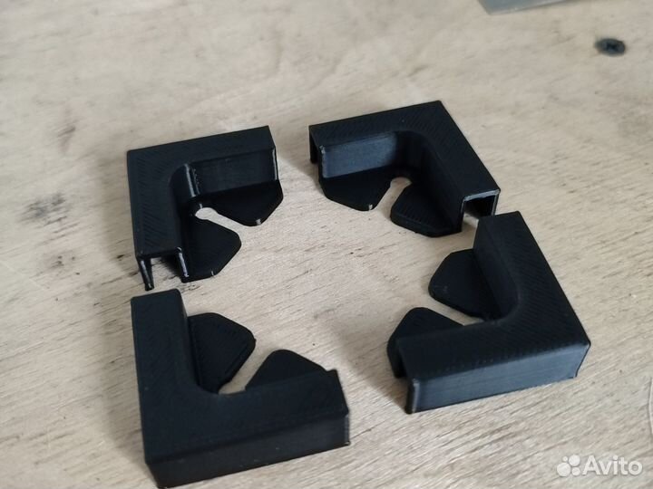 Уголки для аквариума