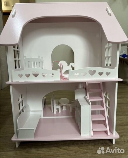 Кукольный домик с мебелью