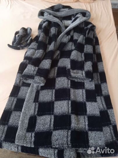 Мужской махровый халат с капюшоном