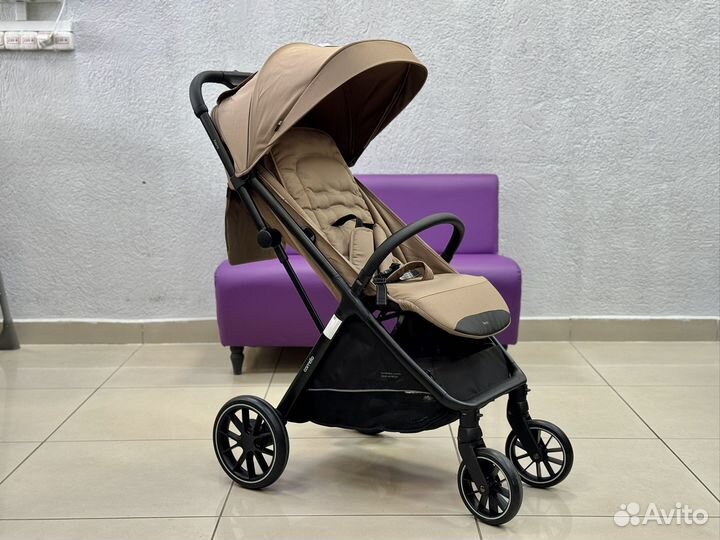 Прогулочная коляска Carrello Nero