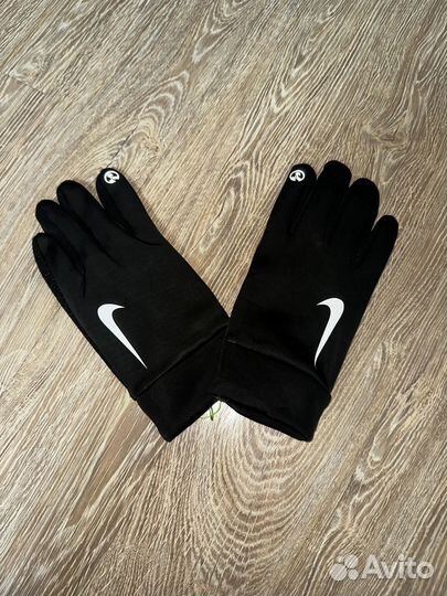 Перчатки Nike