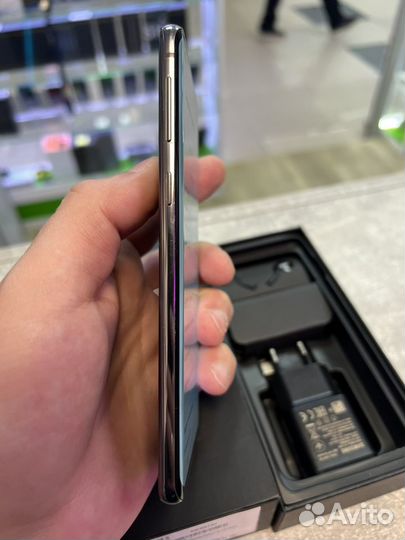 Samsung Galaxy S10, 8/128 ГБ