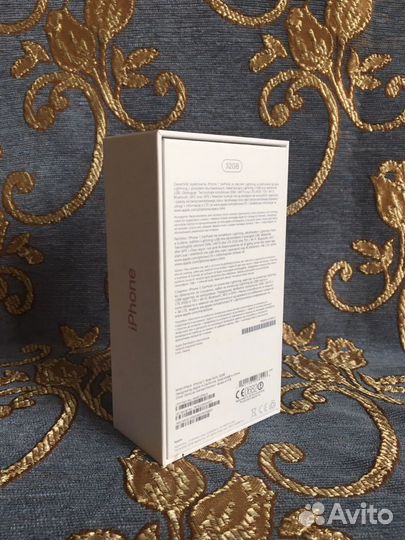 Коробка от iPhone 7