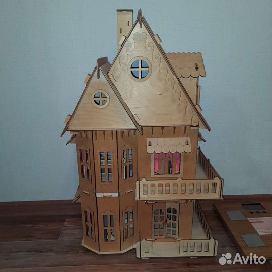 Кукольный домик с мебелью