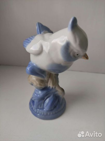 Фарфоровая статуэтка 