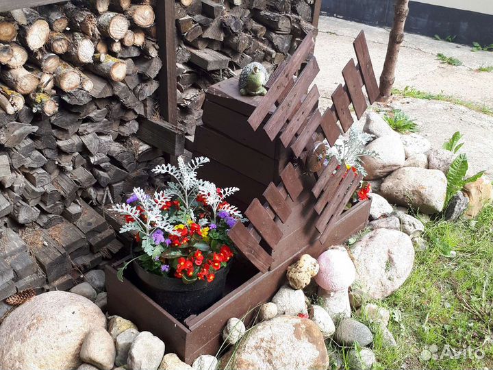 Вазон Мельница с цветами