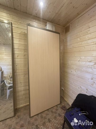 Зеркало,дверь на колесиках