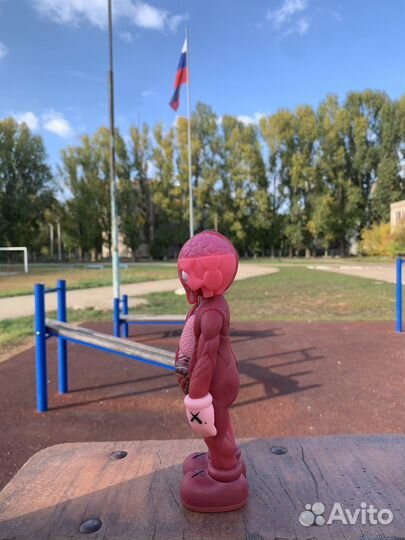 Фигурка kaws