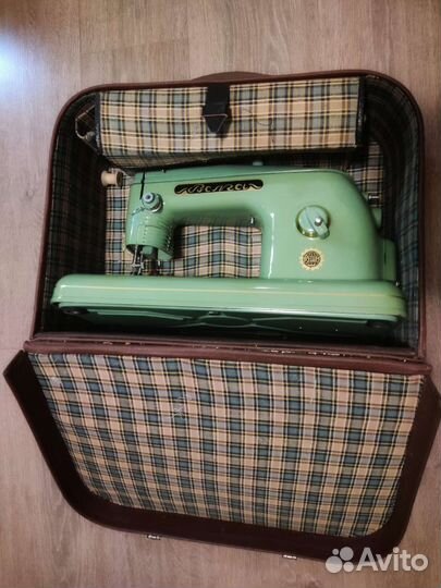 Швейная машинка Волга