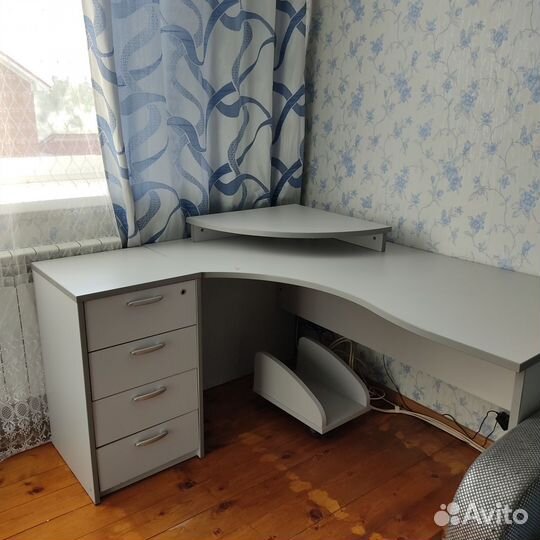 Стол