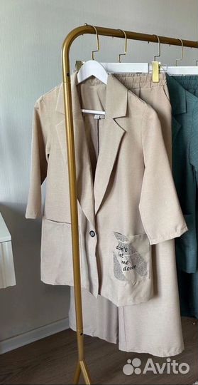 Костюм брючный новый 46-48р