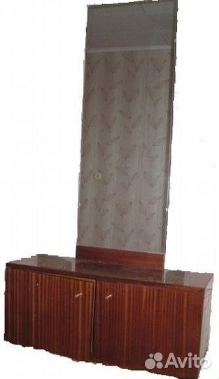 Трюмо с зеркалом