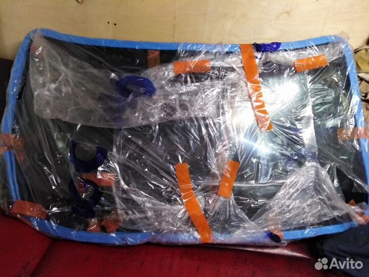 Стекло лобовое переднее Nissan Patrol (Y62) 2010