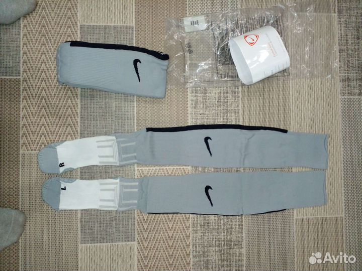 Продам новые гетры Nike