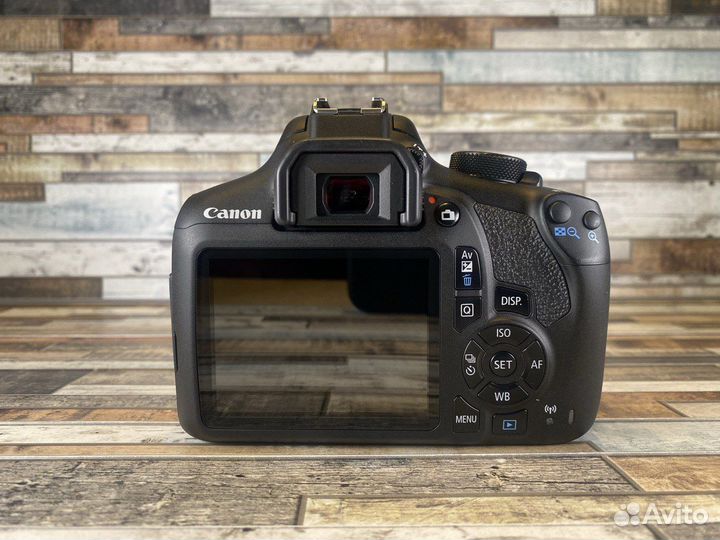 Canon EOS 1300D kit EF-S 18-55mm 3.5-5.6 III