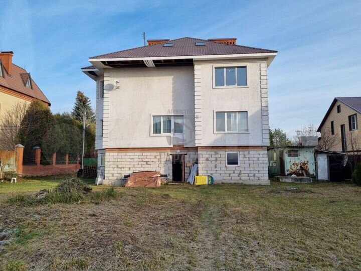 Коттедж 382 м² на участке 14 сот.