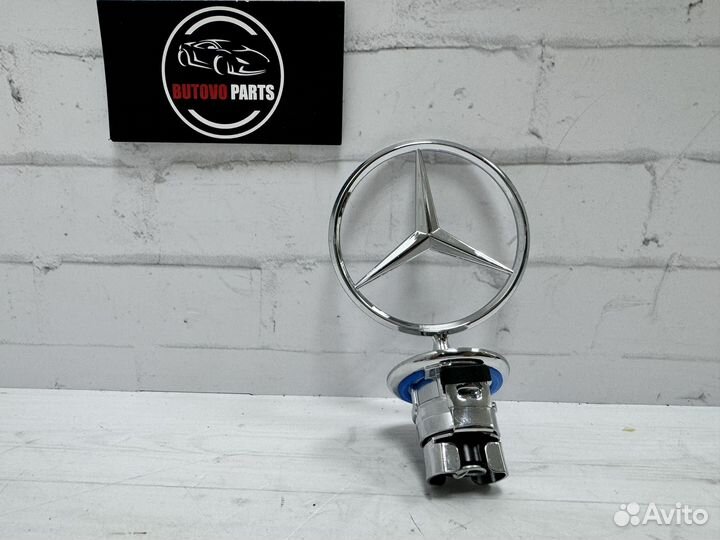 Эмблема mercedes-benz A2218800086