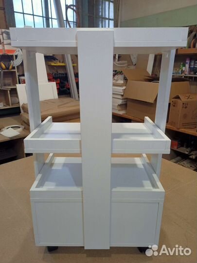 Тумбочка для мастера маникира