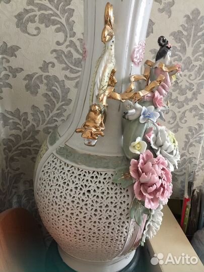 Ваза фарфоровая