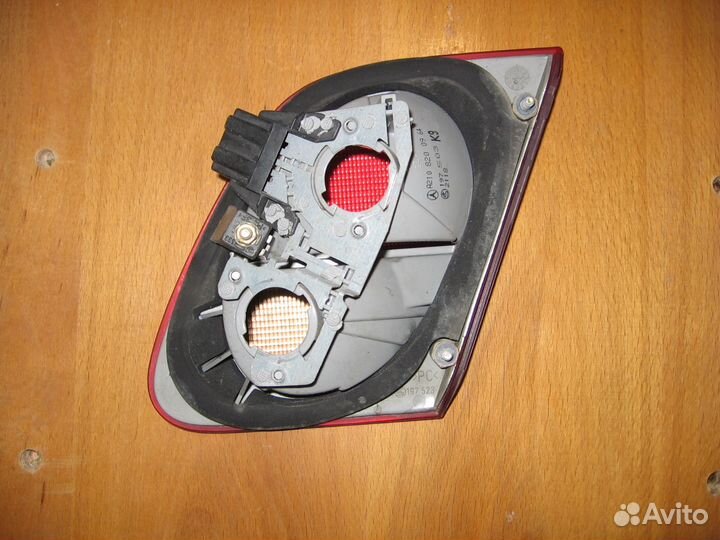 Фонарь крышки багажника MB E-класс W210