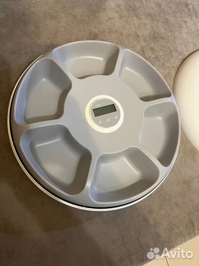 Автоматическая кормушка для кошек и собак