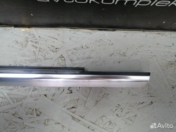 Молдинг стекла передний левый Mercedes-Benz B-180