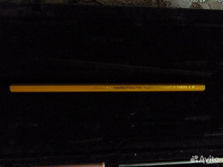 Готовальня, карандаш