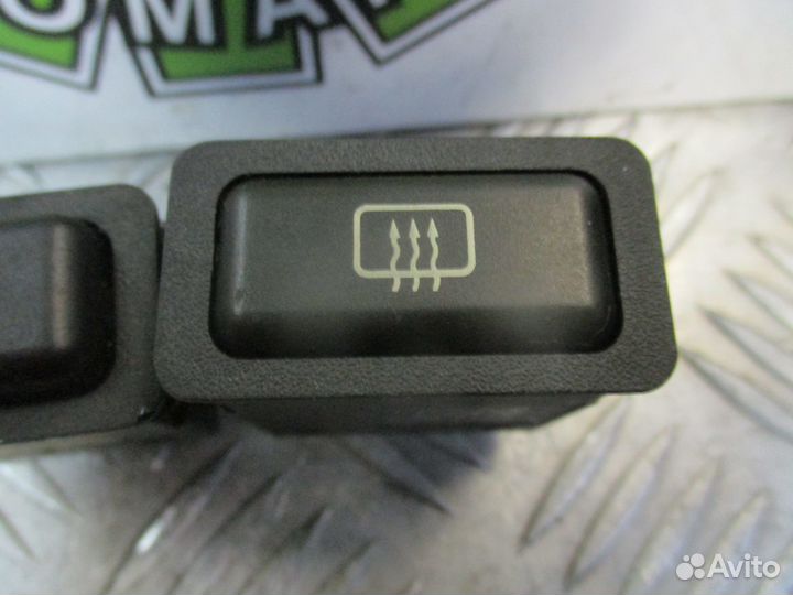 Кнопка в торпеду BMW 3 E30 1986г