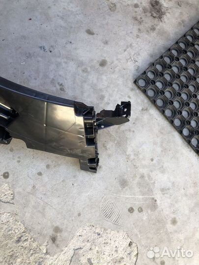 Mercedes ML166 рамка крепления фары лев