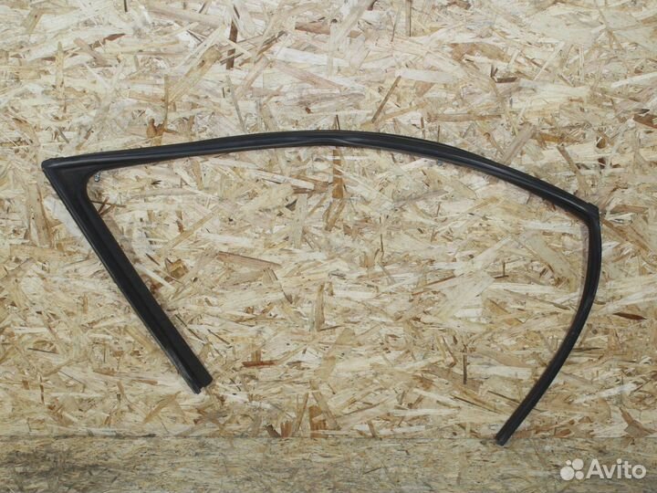 Уплотнитель стекла двери передний Kia Ceed 3