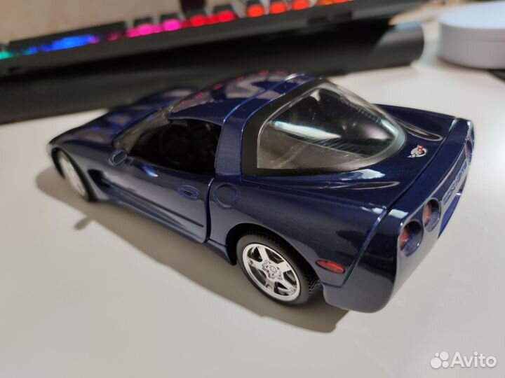 Масштабная модель 1/18 Chevrolet Corvette Bburago